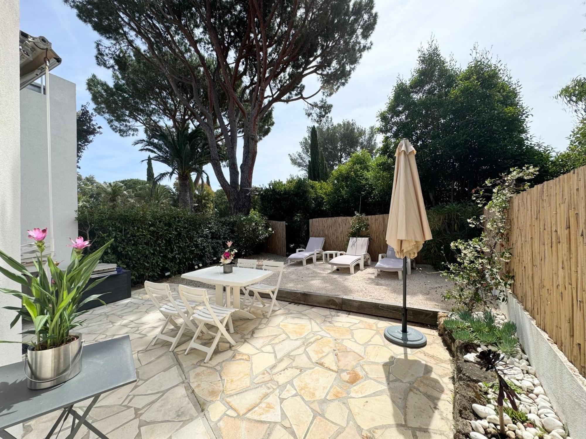 Appartement 1Ch Avec Terrasse Et Jardinet A 400M De La Plage Cavalaire-sur-Mer Dış mekan fotoğraf